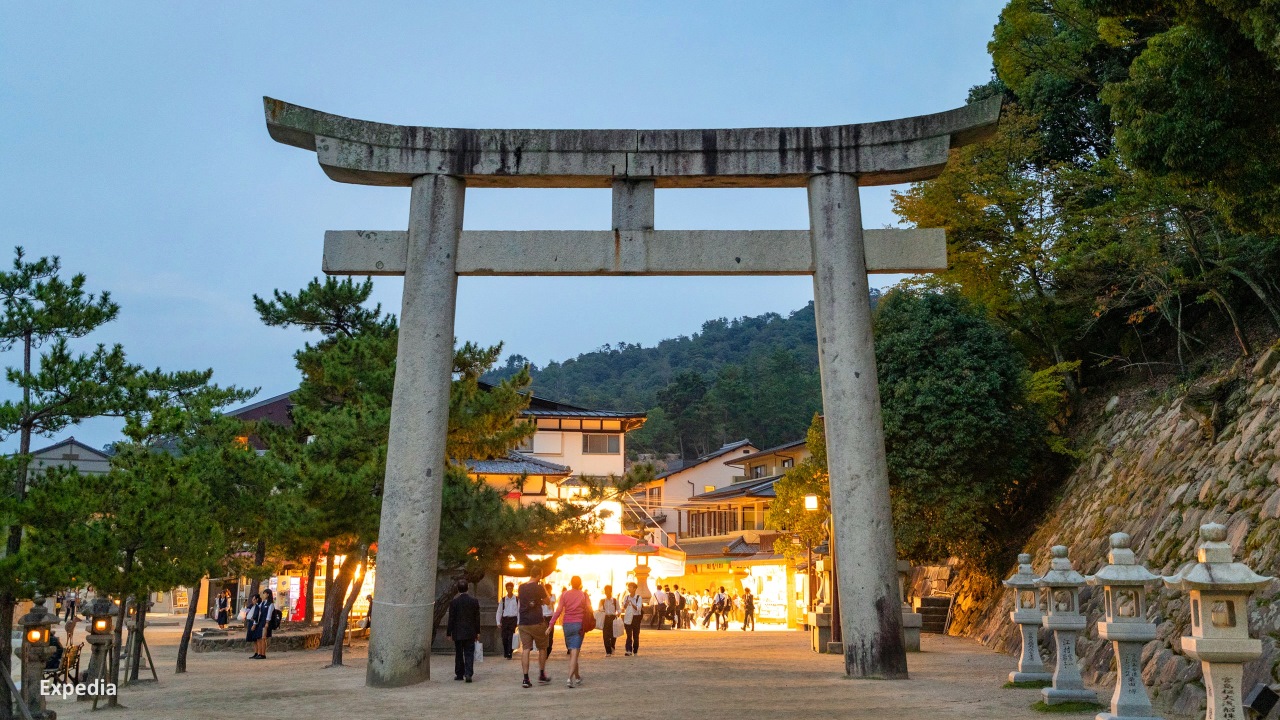 Gran torii de piedra de la isla de Miyajima