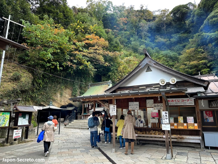 Tienda de Incienso dentro del santuario (Daibutsu Hiking Course, Kamakura) en 2008