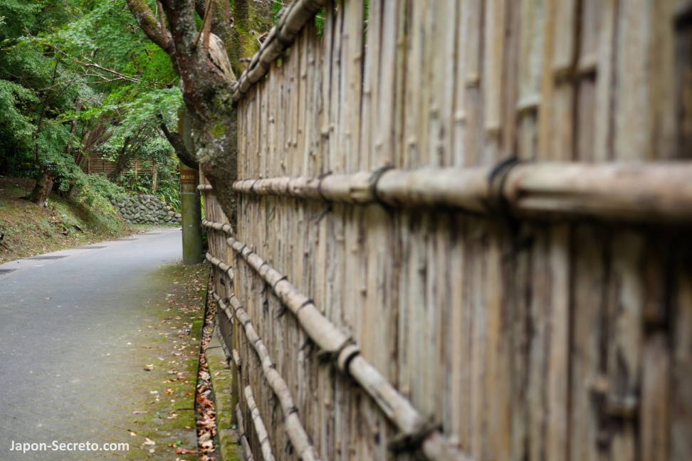 Iniciando el recorrido a pie desde el templo Jochiji. Daibutsu Hiking Course