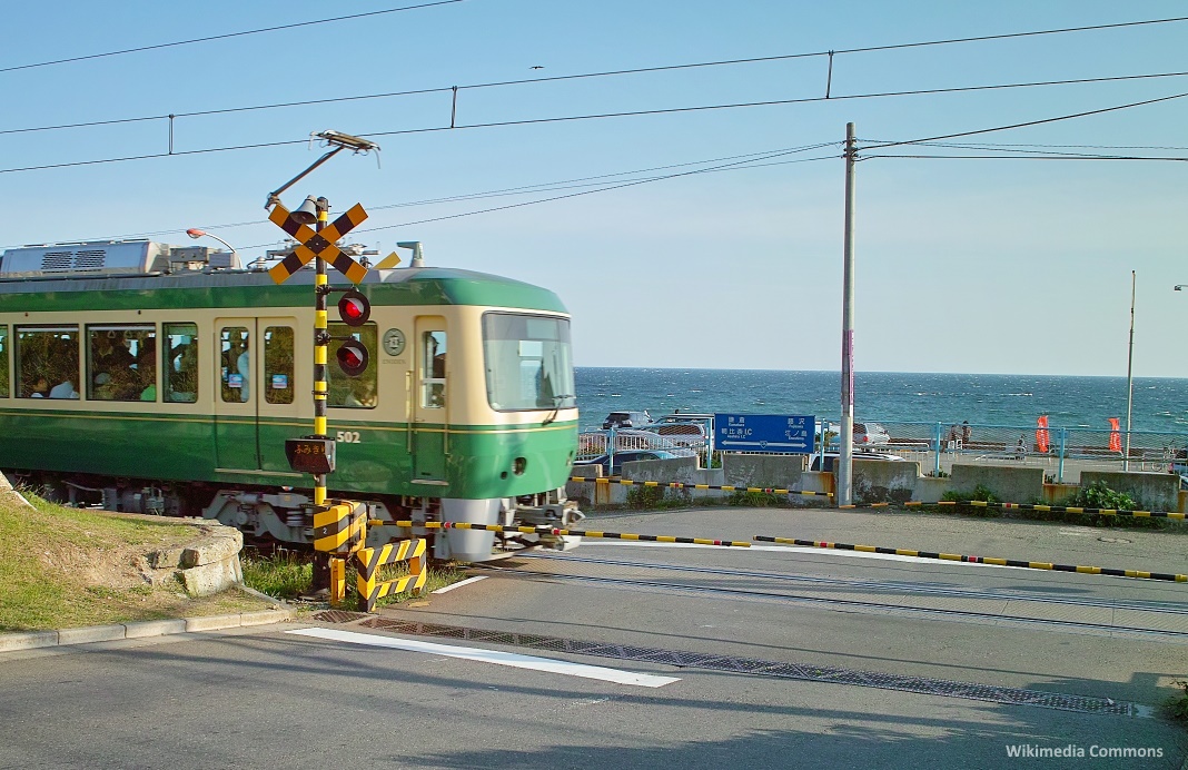 Tren Enoshima Electric Railway o Enoden (江ノ島電鉄) de Kamakura a la isla de Enoshima