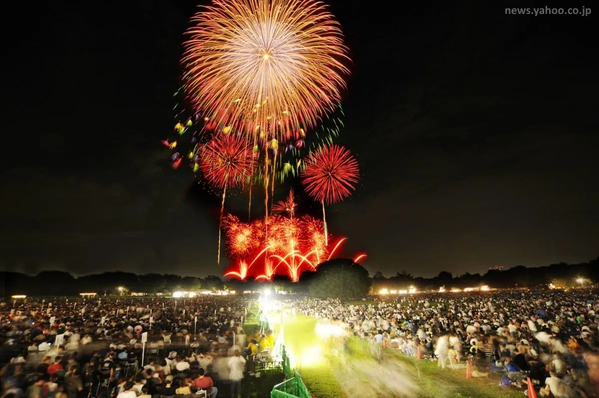 Fuegos artificiales en el parque Shōwa Kinen (Tachikawa, Tokio)