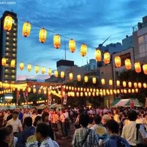 Shinbashi Koichi, festival de verano en Tokio. Celebración del Obon en julio