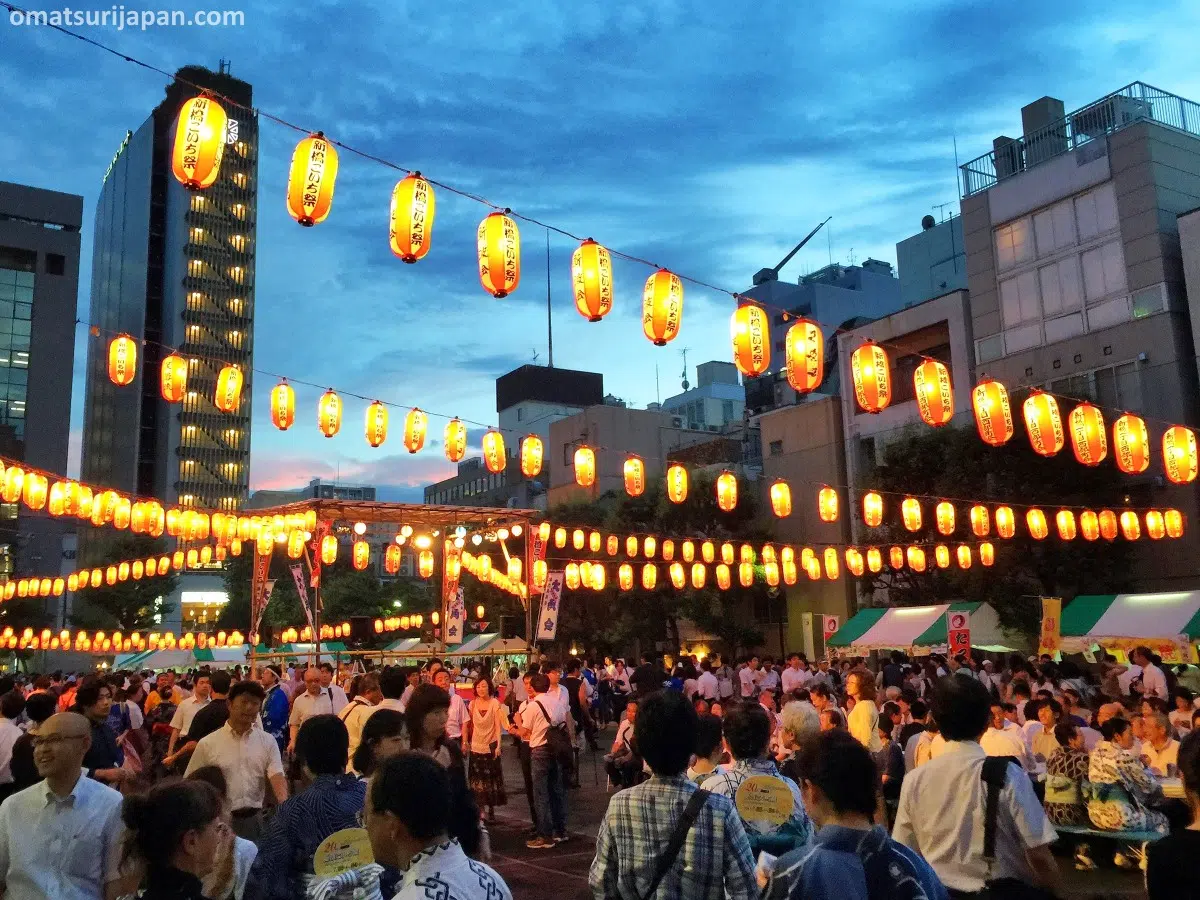 Shinbashi Koichi, festival de verano en Tokio. Celebración del Obon en julio