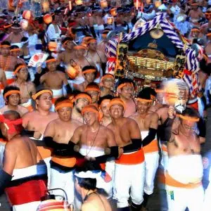 Procesión de mikoshi del festival de desnudos de Ohara