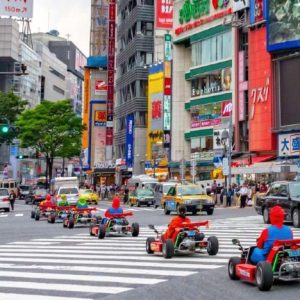 Conduciendo un kart con disfraz de Mario Bros por el famoso cruce de Shibuya (Tokio)