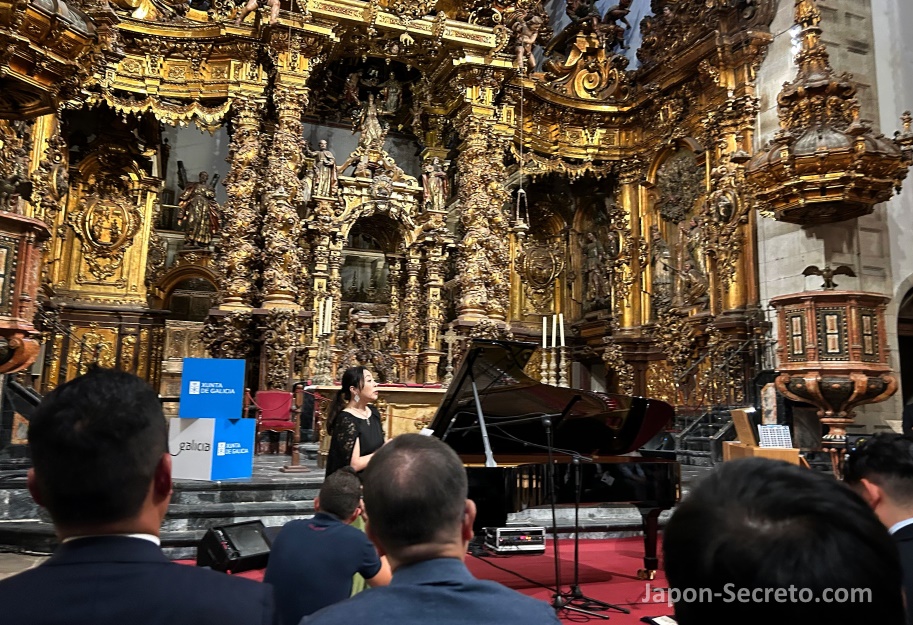 La pianista Mine Kawakami en un recital por el hermanamiento del Camino Kannon y el Camino de Santiago (6 de octubre de 2023)
