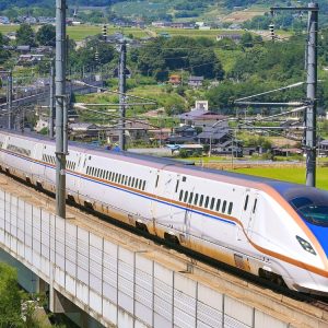 Hokuriku Shinkansen Hakutaka hacia Kanazawa