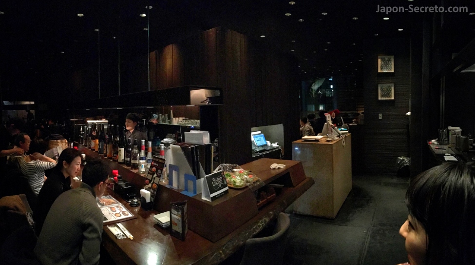 Cenando en nochebuena en un restaurante de Caretta Shiodome (Shinbashi, Tokio)