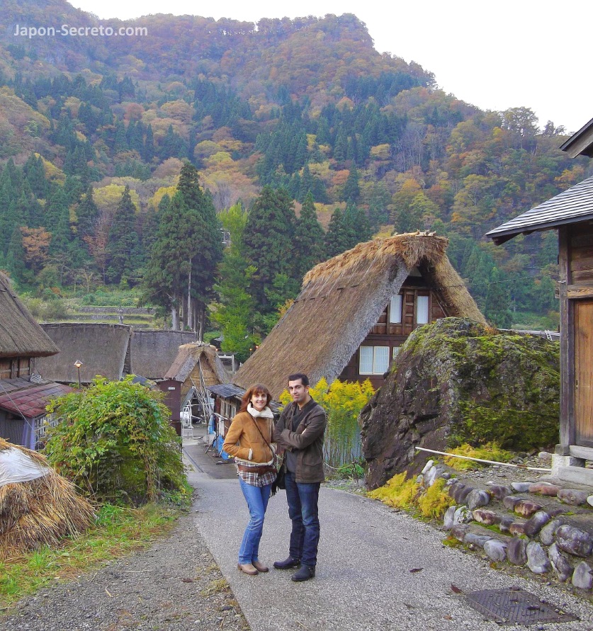 Visitando las casas gassho-zukuri en Ainokura (Toyama), villa medieval en los Alpes Japoneses (otoño de 2010)