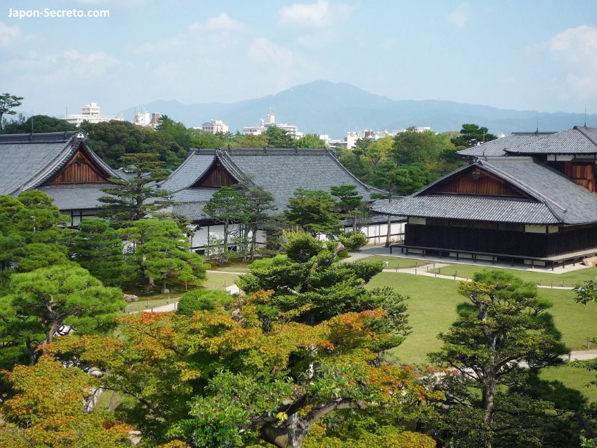 Edificios del interior del castillo de Nijo, en Kioto