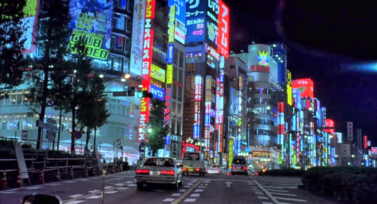 La famosa imagen de Kabukicho (Shinjuku) desde el taxi al comienzo de la película.