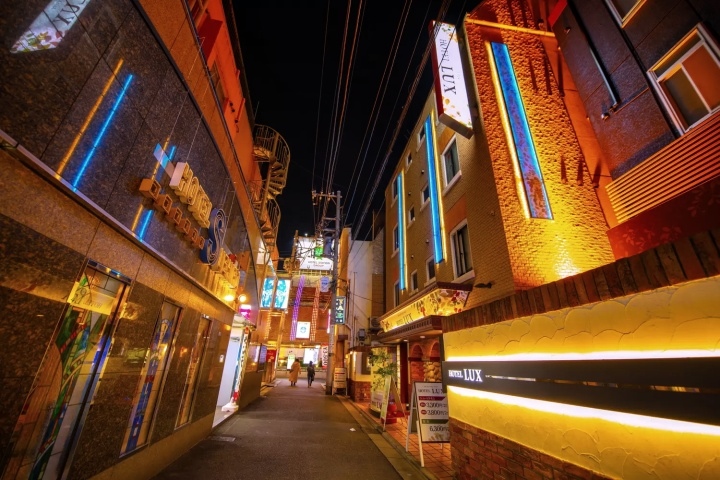 Love Hotel en Japón: calle de hoteles del amor en Tokio