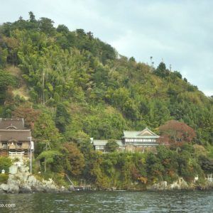 Isla de Chikubushima, en el lago Biwa. Vista del templo Hogon-ji