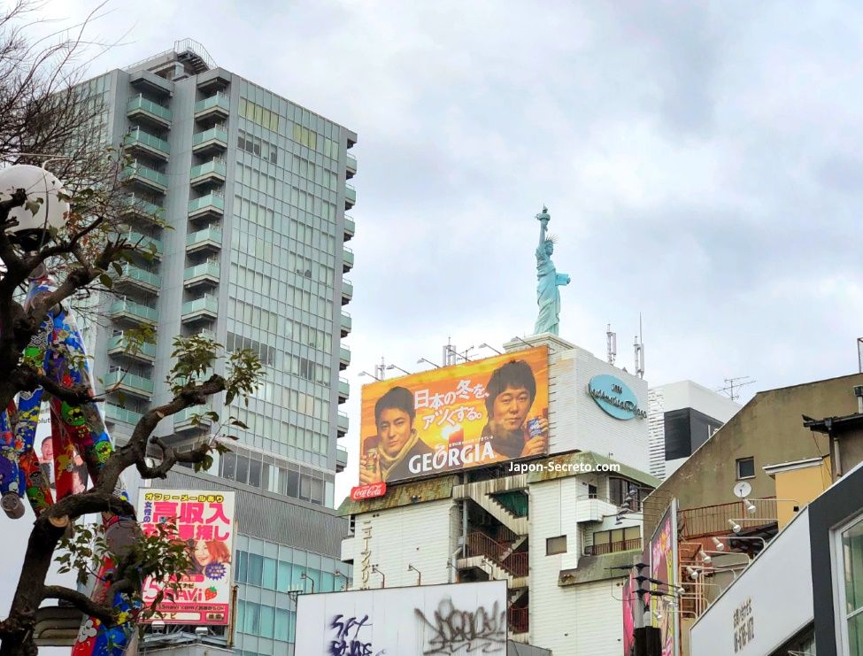 Estatua de la Libertad, el símbolo de Amerikamura, el barrio americano de Osaka