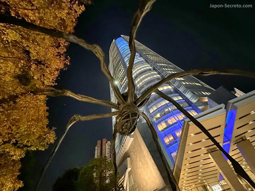 La Torre Mori y la famosa escultura de la araña gigante (Roppongi Hills)