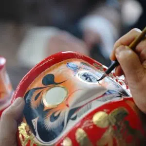 Festival y mercado Daruma en el templo Jindaiji de Tokio en marzo