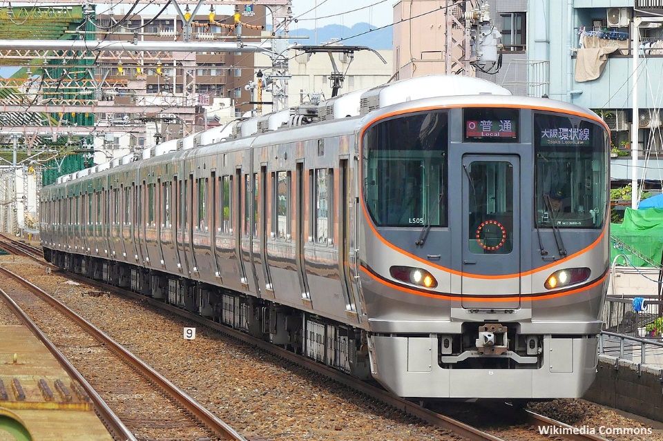 Osaka Loop Line, línea circular de trenes de Osaka. Tren de la serie 323-LS05