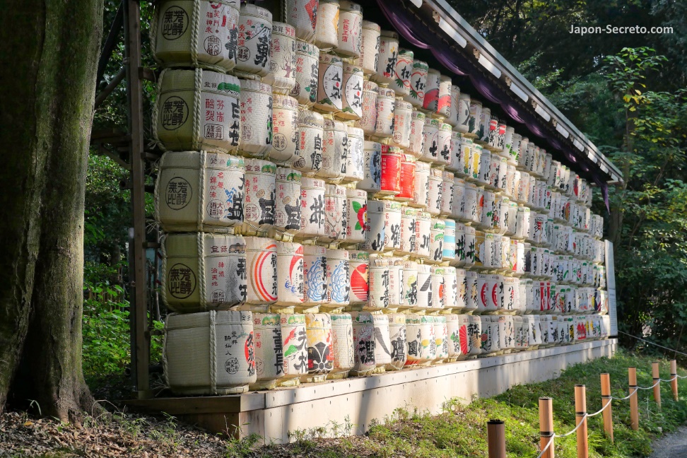 Barriles de sake en el santuario Meiji Jingu (明治神宮) de Tokio
