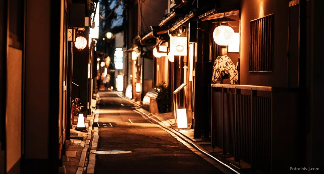 La impresionante atmósfera clásica del barrio de geishas de Pontocho (Kioto)