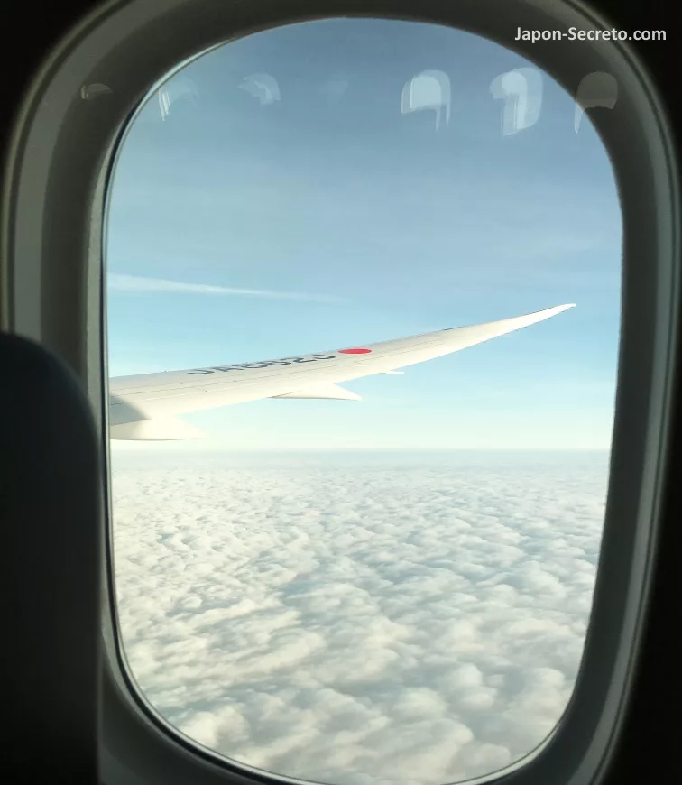 Volando a Japón a bordo de un avión de la compañía japonesa JAL