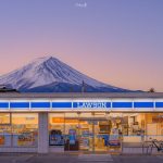Famosa vista del Monte Fuji y la tienda konbini Lawson desde Fujikawaguchiko: polémica y decisión de cubrir la vista