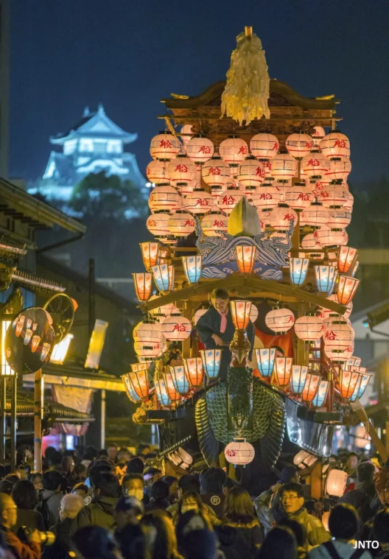 Festival Inuyama Matsuri por la noche
