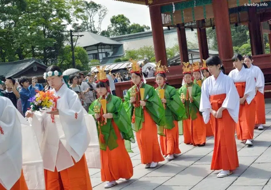 Festivales de Japón en otoño, el Tsurugaoka Hachimangu Reitaisai de Kamakura. Ritual Shinko Sai