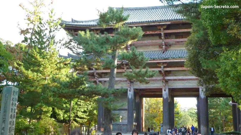 Puerta Nandaimon del templo Todaiji de Nara