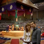 Asistiendo como espectadores a un torneo de lucha sumo en Fukuoka, Japón. Entradas y horarios