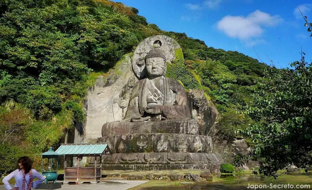 Buda del templo Nihonji en el monte Nokogiri, el Buda antiguo más bello y oculto de Japón