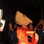 Festival Owara Kaze No Bon (おわら風の盆), celebrado en septiembre en Yatsuo (八尾町), un pueblo situado en la prefectura de Toyama, en la zona montañosa situada al sudeste de la ciudad de Toyama, Japón