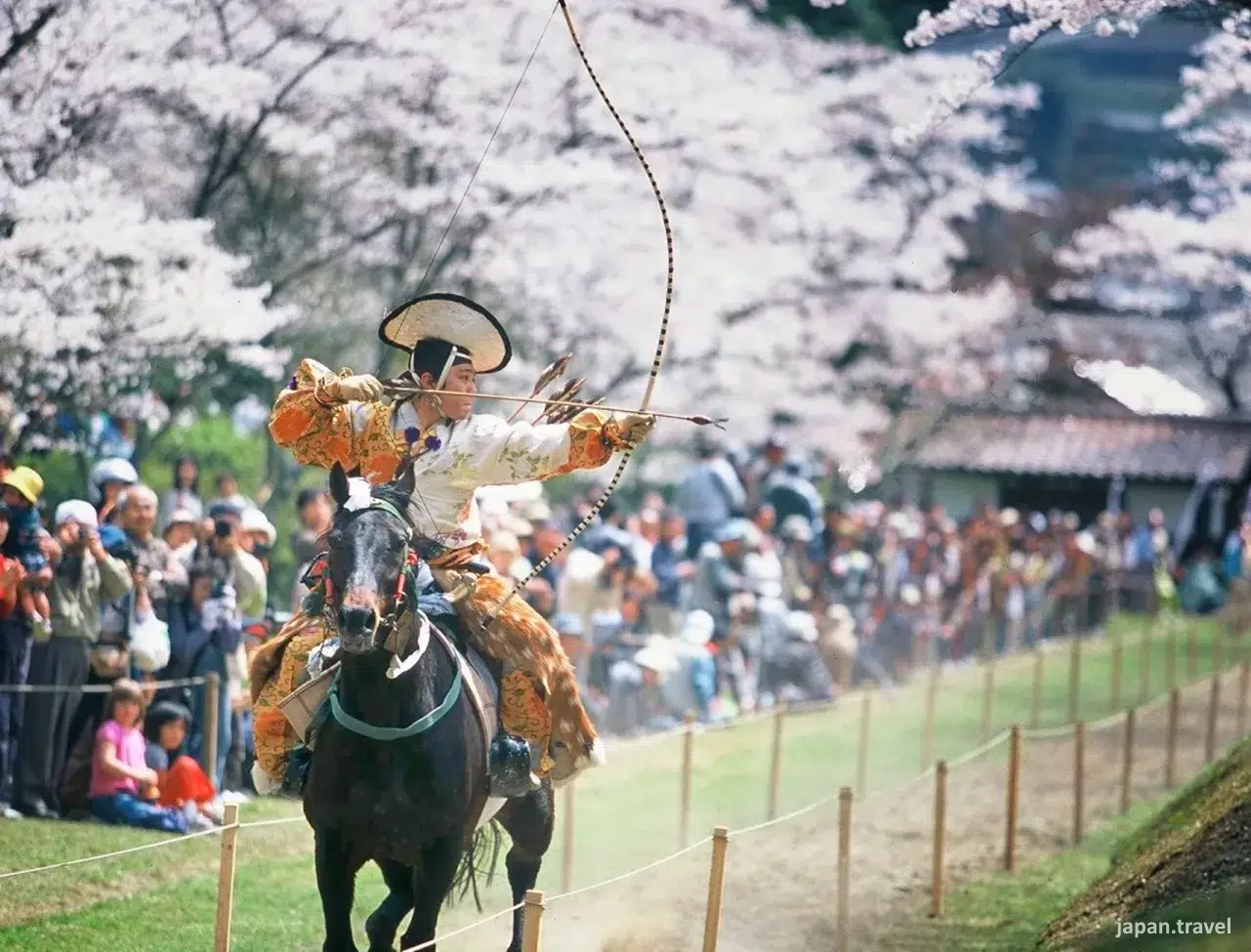 Yabusame tiro con arco a caballo festival de Tsuwano Japón