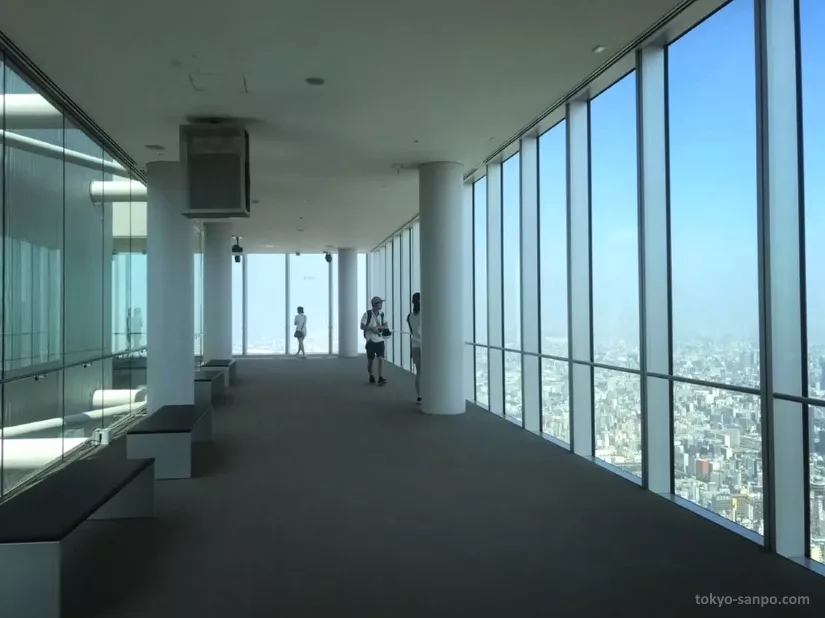 Interior y vistas del rascacielos Abeno Harukas de Tennoji (Osaka)