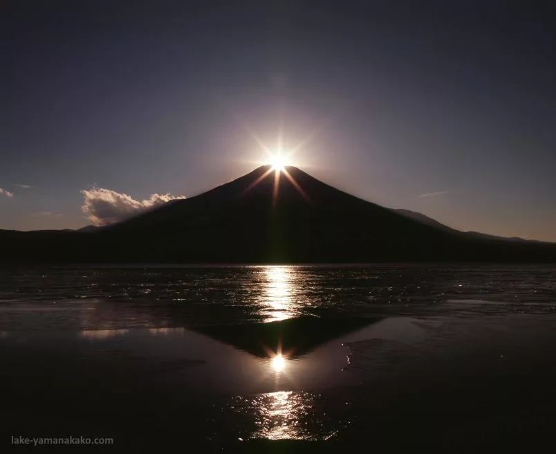 Diamond Fuji visto desde el lago Yamanaka (Fujigoko)