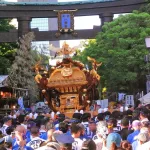 Festival Fukagawa Matsuri del santuario Tomioka Hachimangu de Tokio en agosto