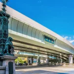 Histórico puente Nihonbashi en el barrio del mismo nombre en Tokio, kilómetro cero de Japón