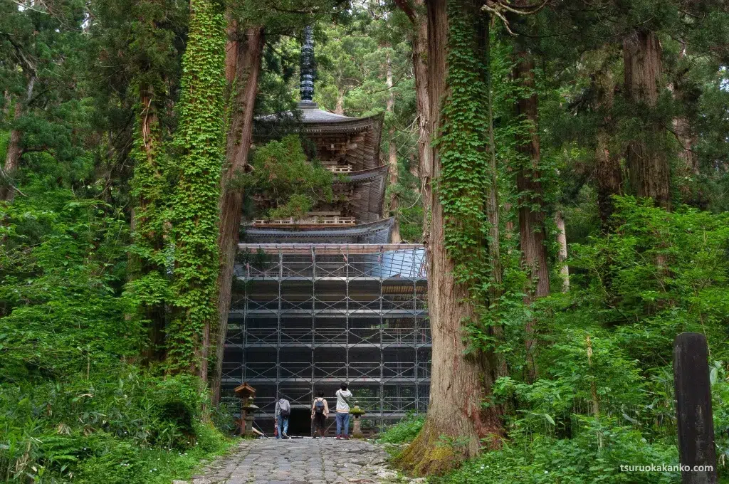 Pagoda del monte Hagurosan en obras el 1 de junio de 2024