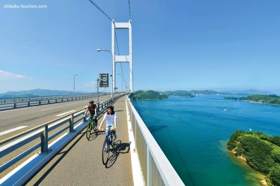 Shimanami Kaido, ruta en bicicleta por Japón, de Honshu a Shikoku, atravesando islas del Mar Interior de Seto, de Onomichi a Imabari.