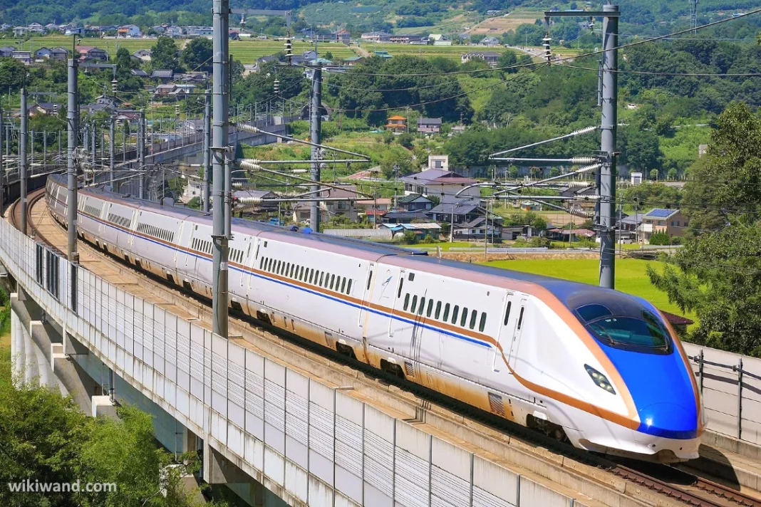 Hokuriku Shinkansen Hakutaka hacia Kanazawa