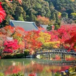 El templo Eikandō Zenrinji (永観堂禅林寺), Eikandō (永観堂) o Eikan-do al sur del barrio de Higashiyama en Kioto momiji otoño