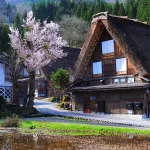 Casa rural tradicional gasshozukuri de la aldea histórica de Ogimachi en Shirakawago (Takayama). Alpes Japoneses