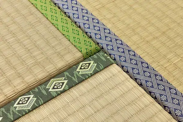 Bandas de tela laterales de refuerzo en el suelo de tatami