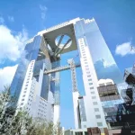 Rascacielos Umeda Sky Building de Osaka, cerca de la estación central JR