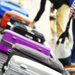 Viaje a Japón. Recogiendo las maletas de la cinta del aeropuerto.
