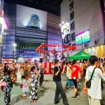 Festival Shinjuku Kabukicho Bon Odori de danza Obon en agosto en Tokio