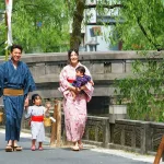 Sotoyu meguri, camina o pasear a los baños termales onsen públicos en los pueblos balnearios de Japón