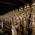 Sanjūsangendō (三十三間堂), el templo Rengeō-in (蓮華王院) de las mil estatuas de Kannon de Kioto, en Higashiyama