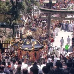 Festivales de Japón, el Hote Matsuri, en la ciudad portuaria de Shiogama (塩竈市 o塩釜市), en la prefectura de Miyagi, con una peligrosa procesión o aremikoshi