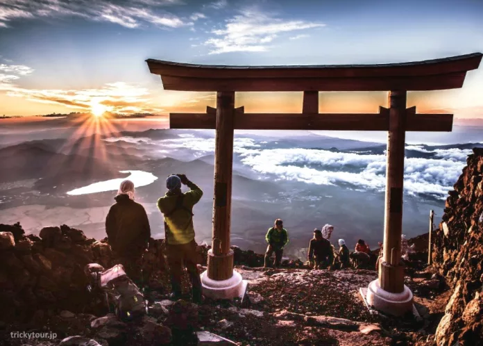 Ver la salida del sol desde la cima del Monte Fuji tras escalar