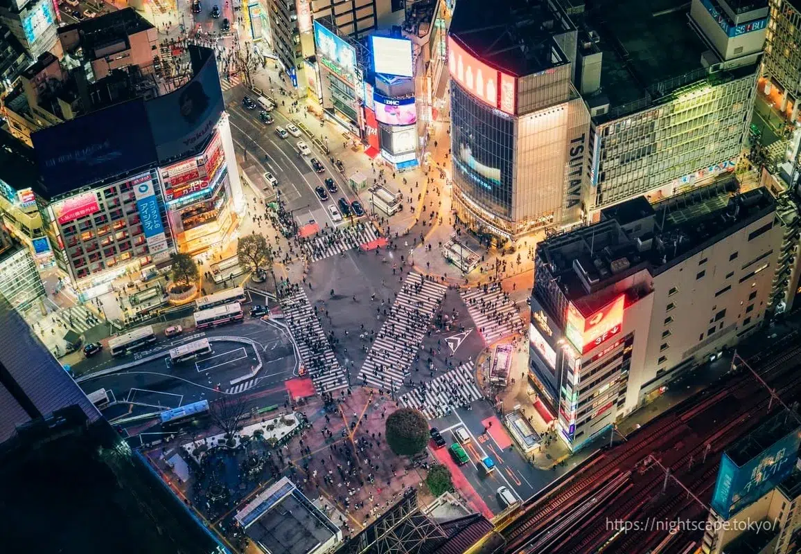 Vista de la intersección o cruce de Shibuya Scramble Kousaten en Tokio